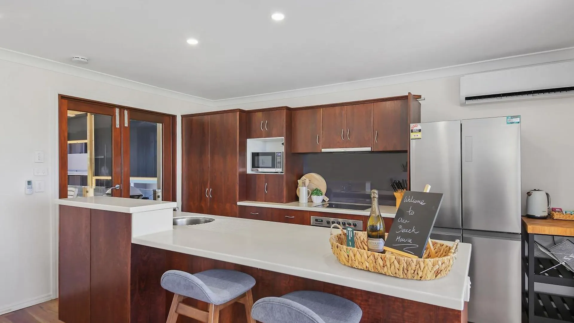 The Pacific - Absolute Beachfront In Buddina 0*,  Australien