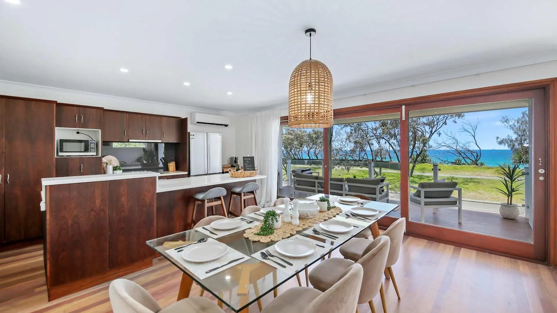 Ferienhaus The Pacific - Absolute Beachfront In Buddina Australien